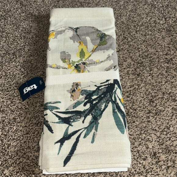 Table runner - Picture 2 of 2